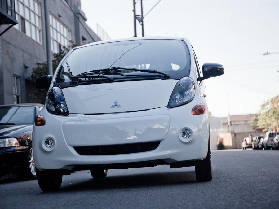  Mitsubishi i-MiEV 2012 года  (US) (фото 18 из 234)